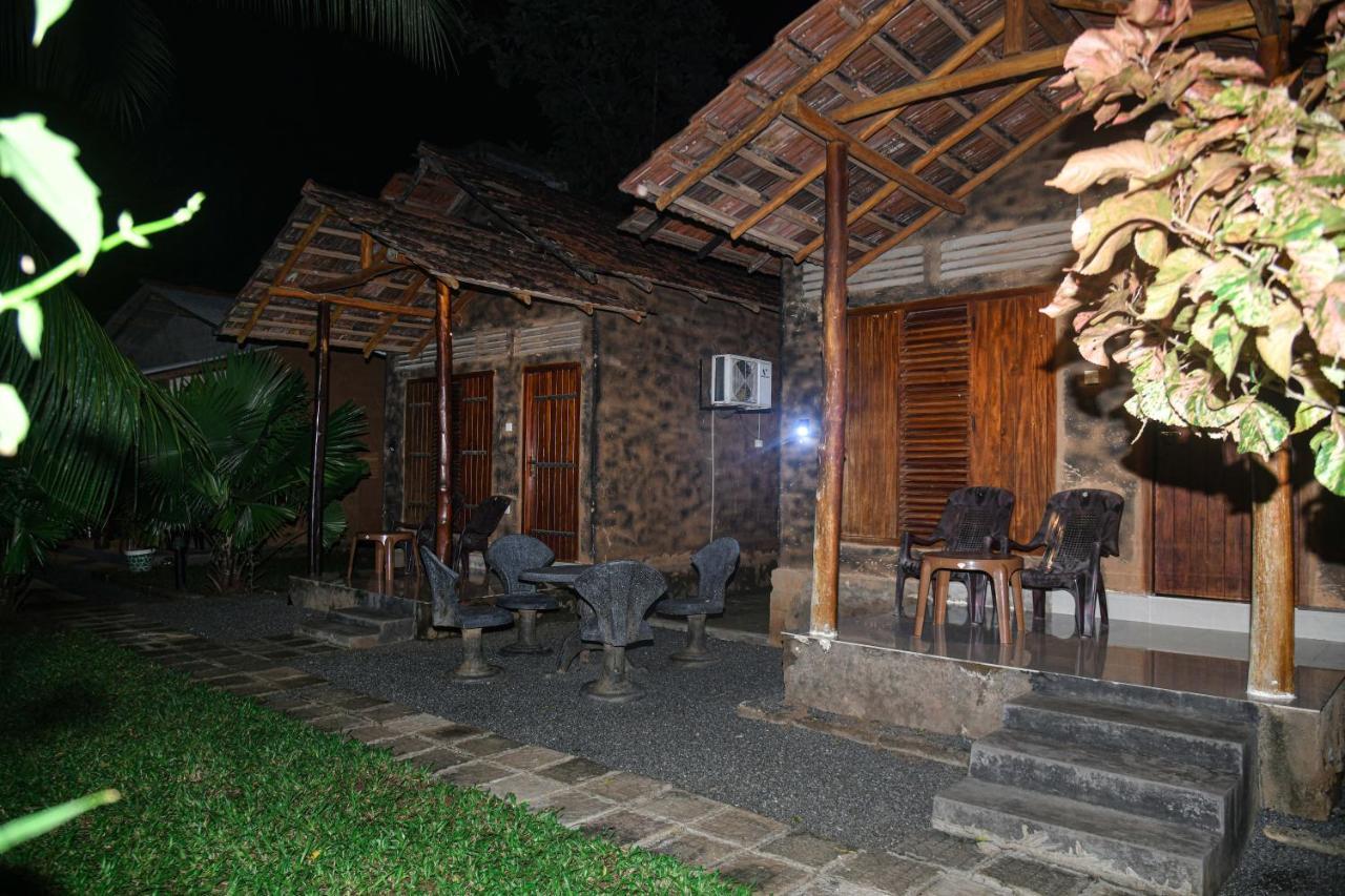 Clay House Otel Udawalawe Dış mekan fotoğraf